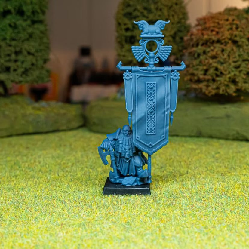 Son of Marduk Battle Standard Bearer - Highlands Miniatures - Sons of Marduk | Tabletop Games